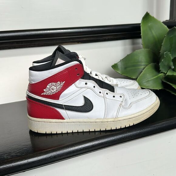 Nike Air Jordan 1 Mid Chicago White Black Red Sneakers Men’s Size 8 - Picture 3 of 8